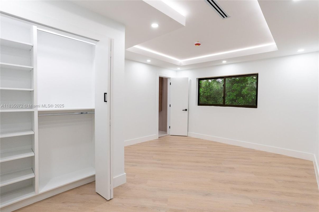 Interior, Recessed Lighting, Wood Texture Flooring