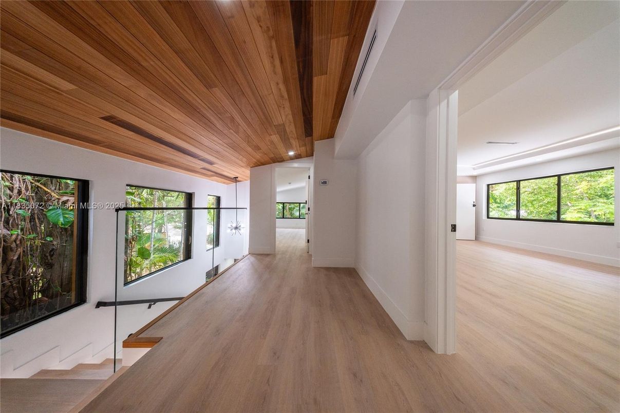 Empty room, Interior, Recessed Lighting, Wooden Ceilings, Wood Texture Flooring