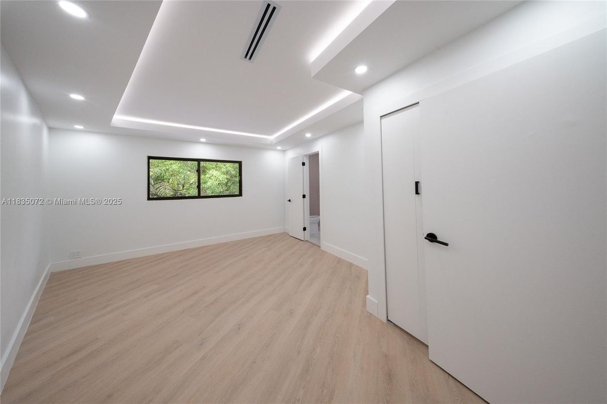 Empty room, Interior, Recessed Lighting, Wood Texture Flooring