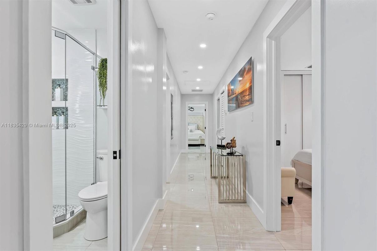 Bathroom, Interior, Recessed Lighting