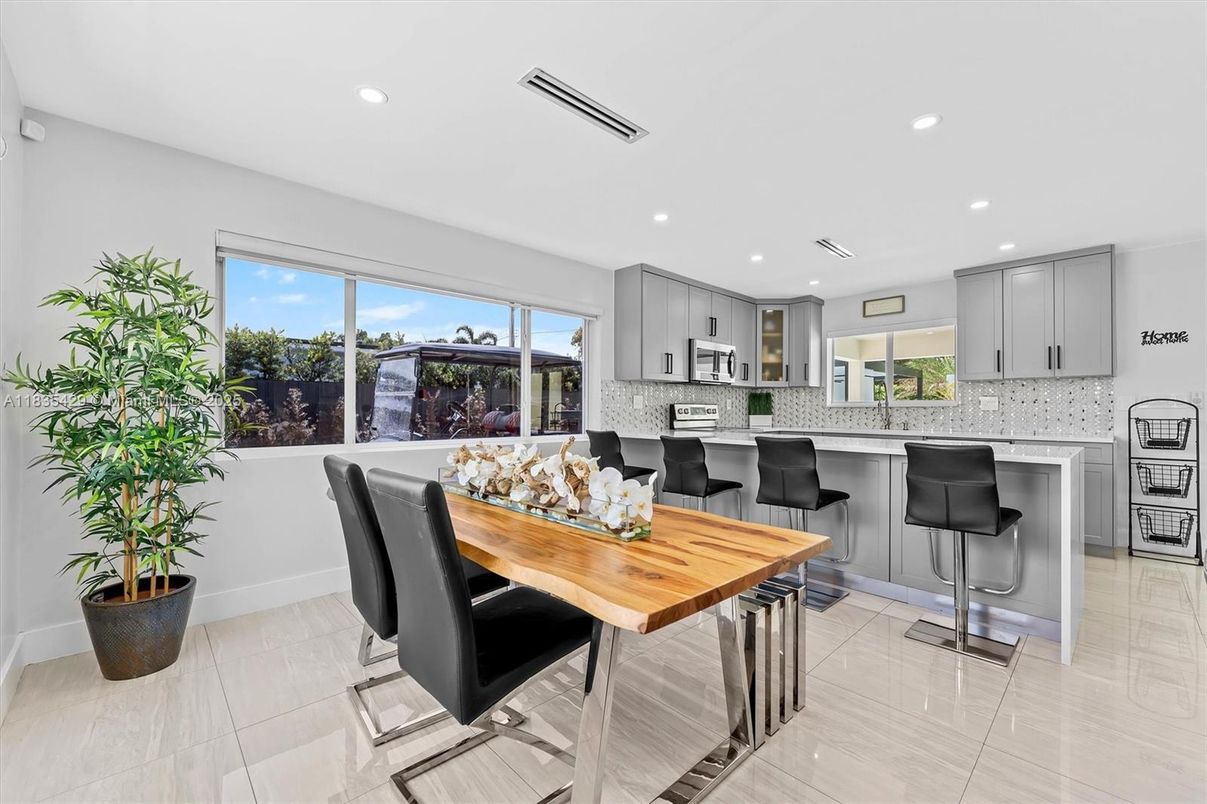 Dining room, Interior, Kitchen, Recessed Lighting