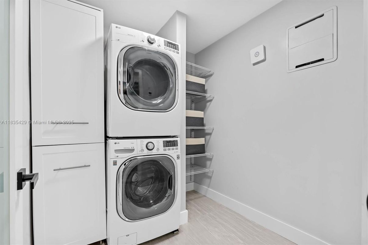 Interior, Utility Closets, Washer, Wood Texture Flooring