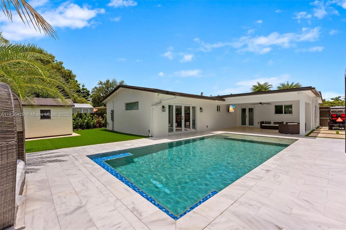 Exterior, Pool