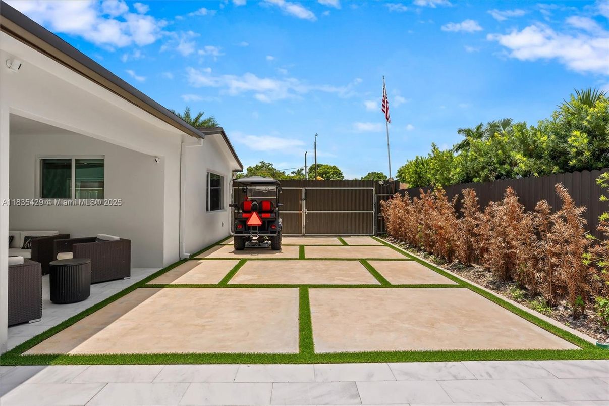 Backyard, Exterior