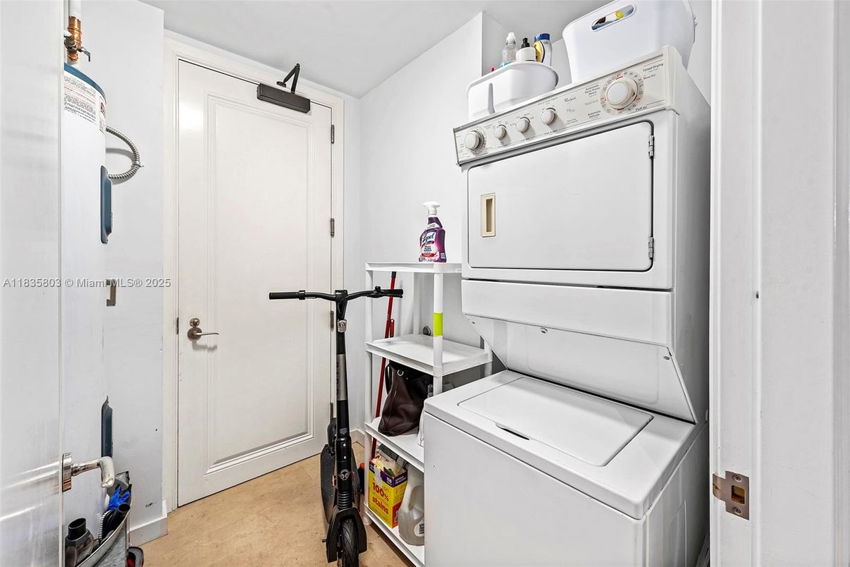 Interior, Utility Closets, Washer, Wood Texture Flooring