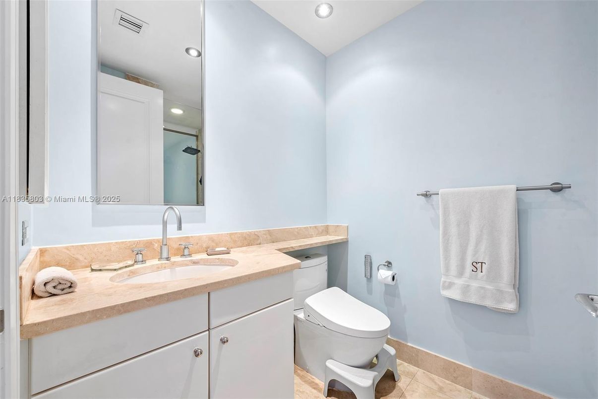 Bathroom, Interior, Recessed Lighting