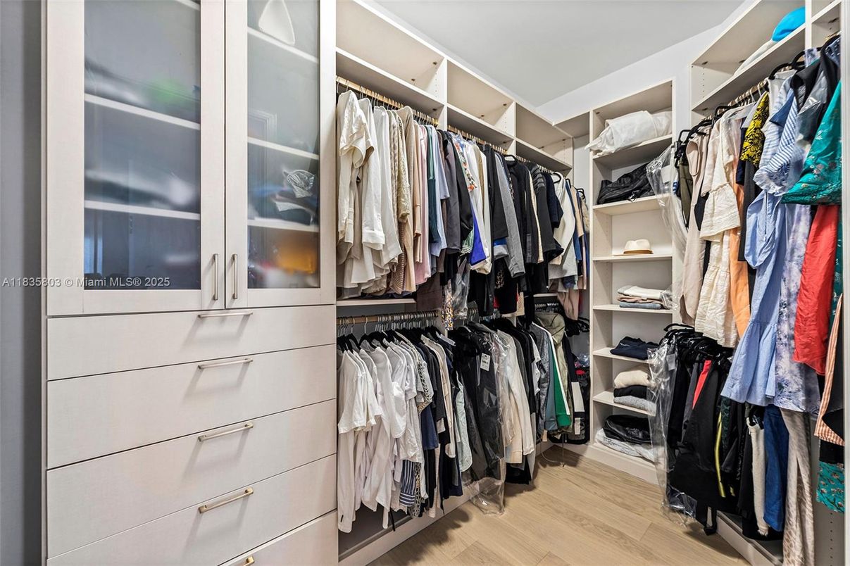 Interior, Walk-in Closets, Wood Texture Flooring