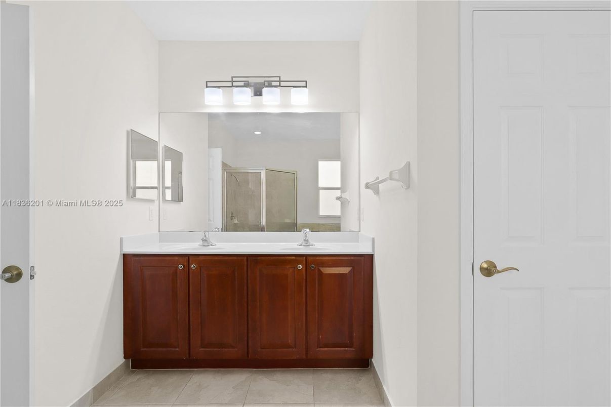 Bathroom, Dual Sink Vanities, Interior