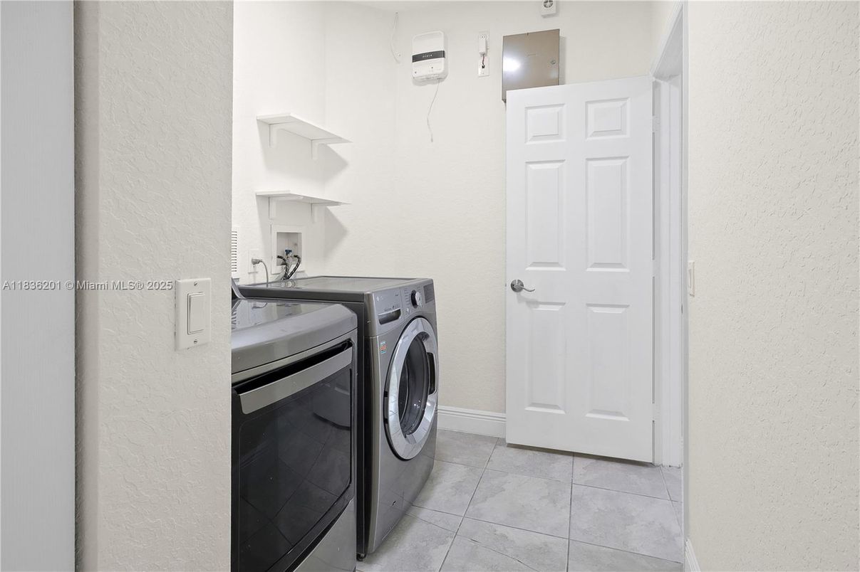 Interior, Washer