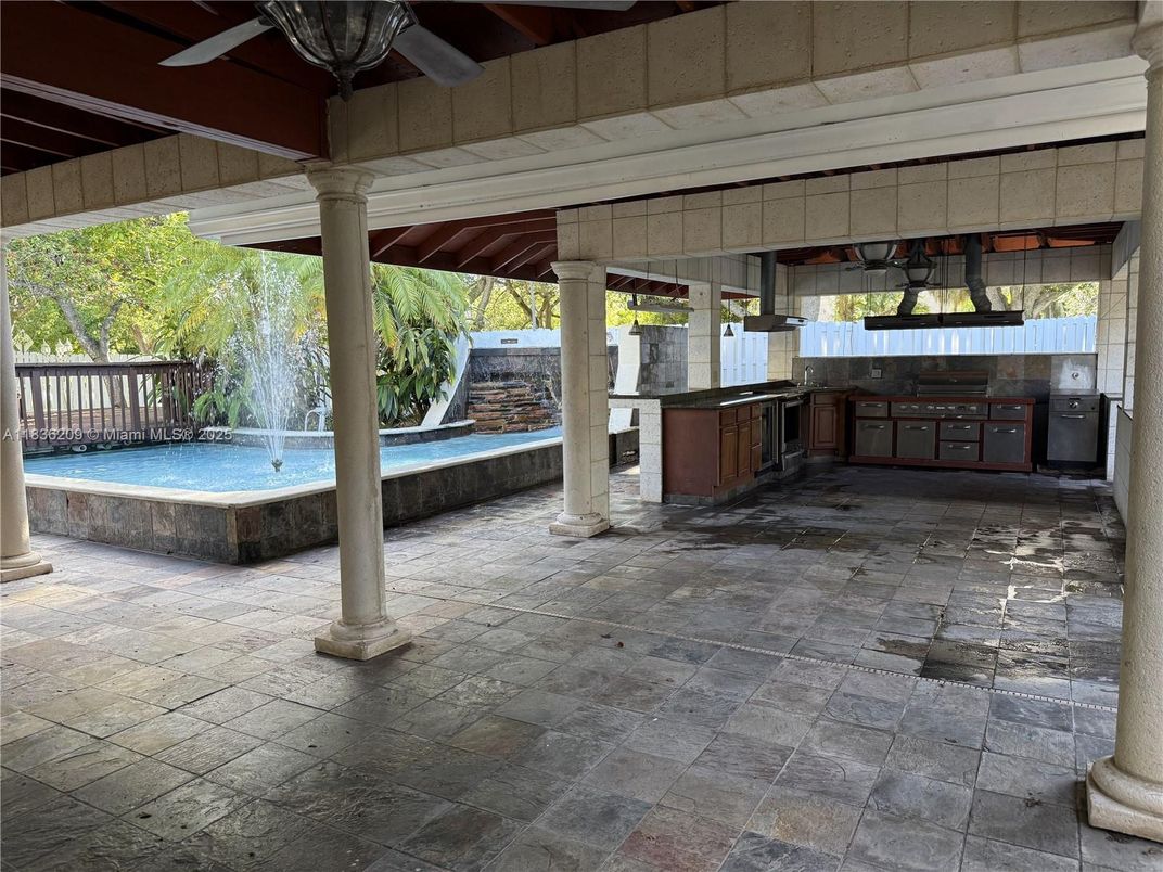 Exterior, Hot Tub