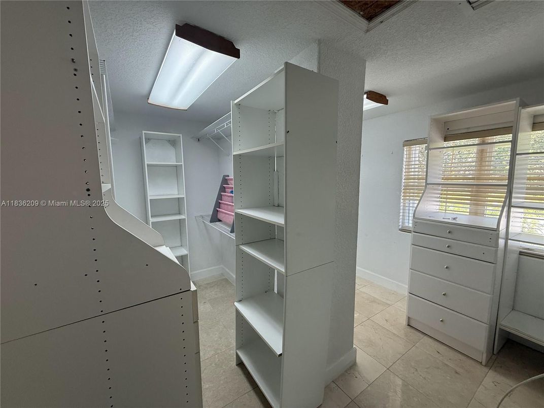 Interior, Walk-in Closets