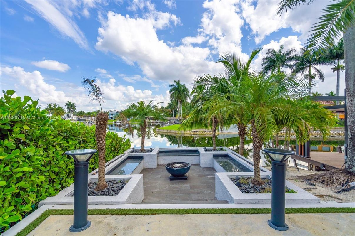 Exterior, Pool, Water