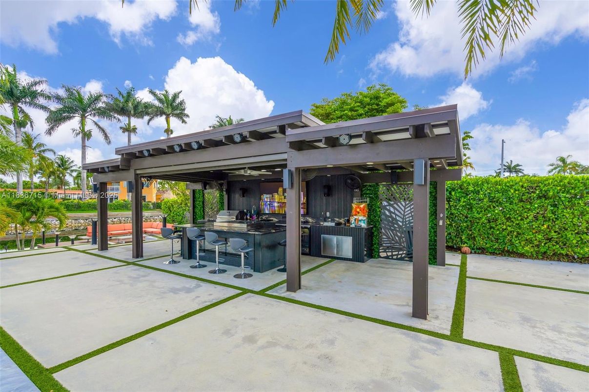 Backyard, Exterior