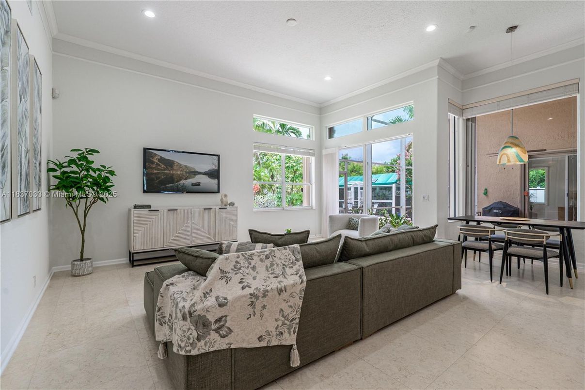 Dining room, Interior, Living room, Pendant Lights, Recessed Lighting