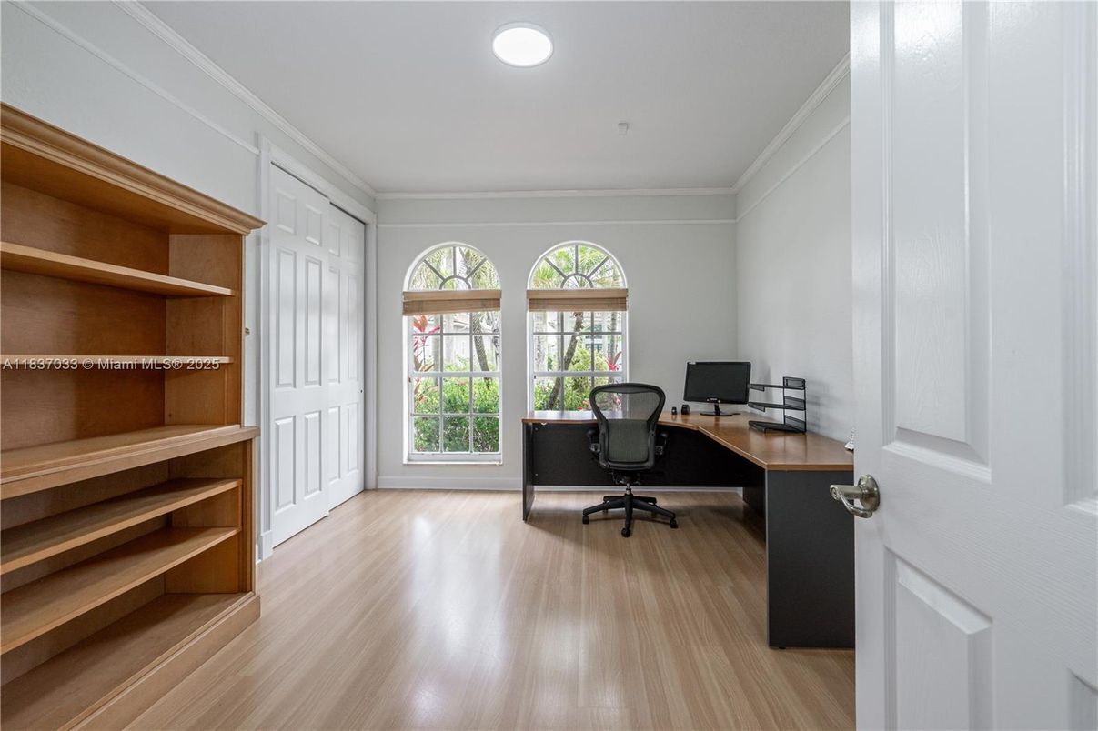 Home Office, Interior, Recessed Lighting, Wood Texture Flooring