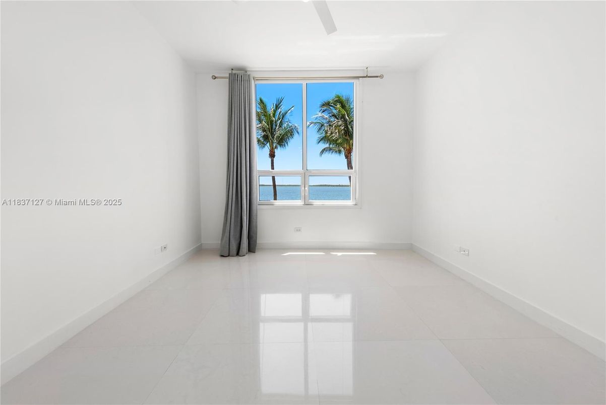 Empty room, Interior, Water