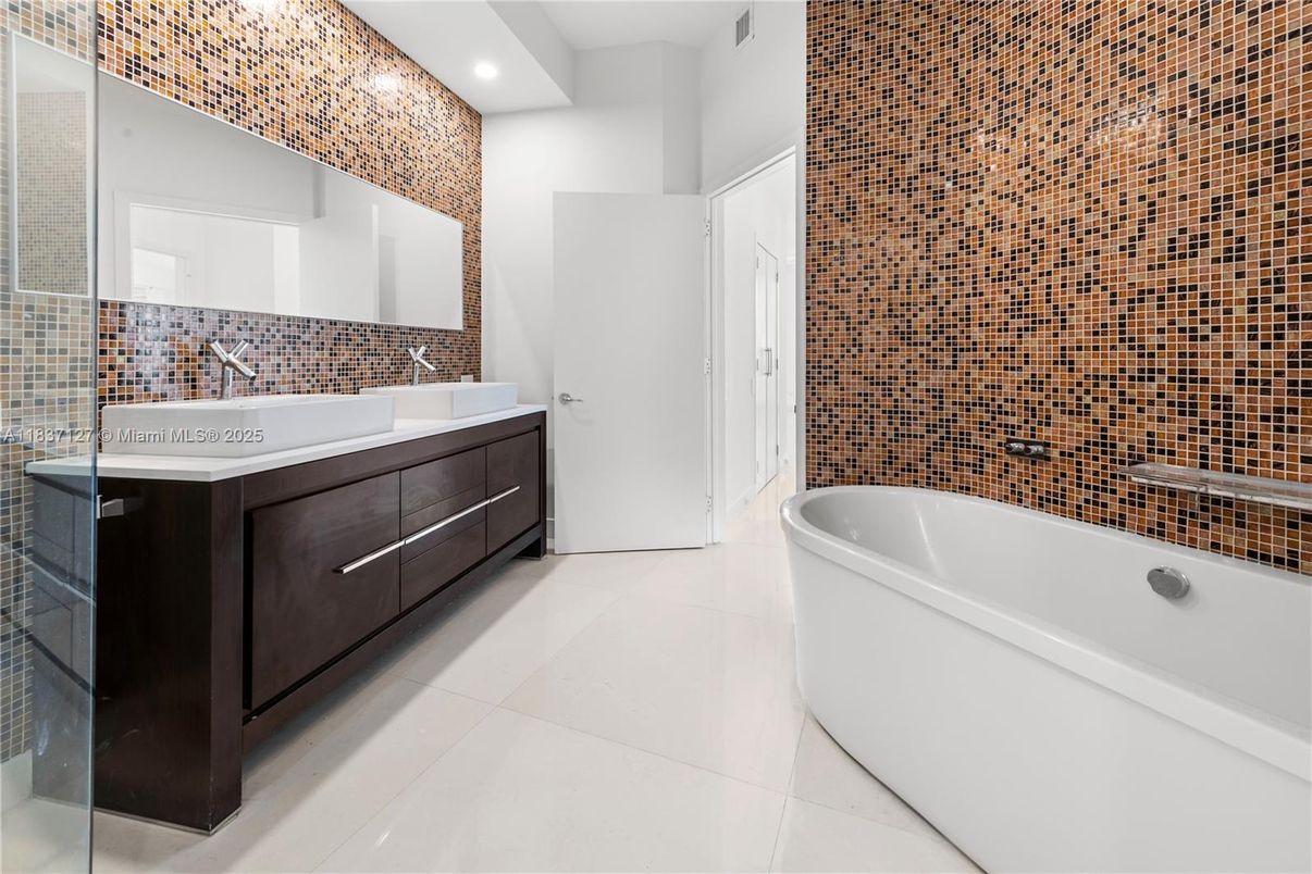 Bathroom, Dual Sink Vanities, Free Standing Baths, Interior, Recessed Lighting