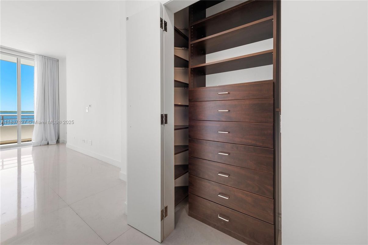 Interior, Walk-in Closets, Water
