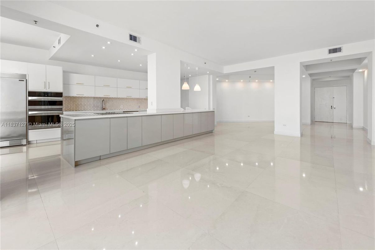 Interior, Kitchen, Pendant Lights, Recessed Lighting, Stainless Steel Appliances