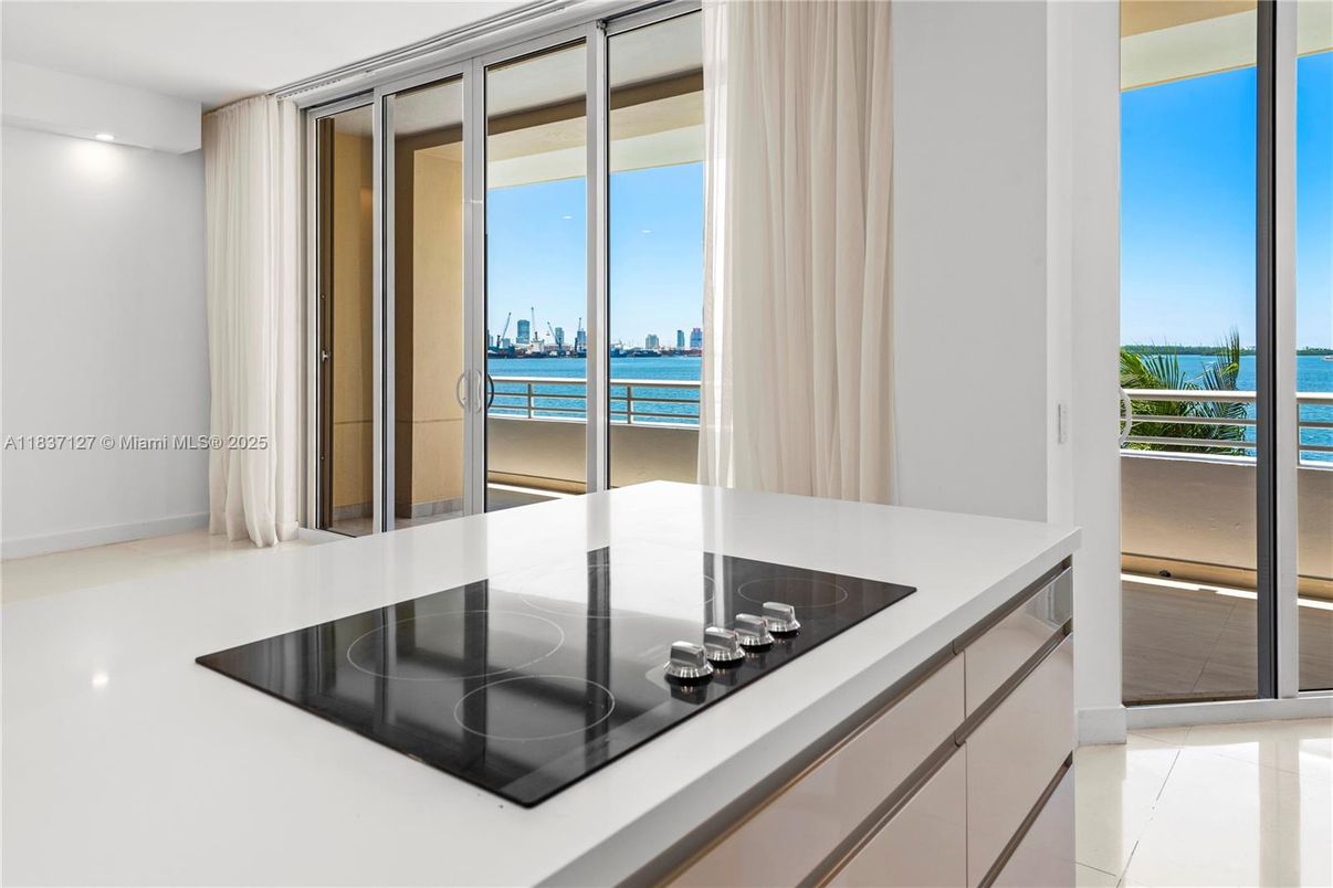 Interior, Kitchen, Recessed Lighting, Water