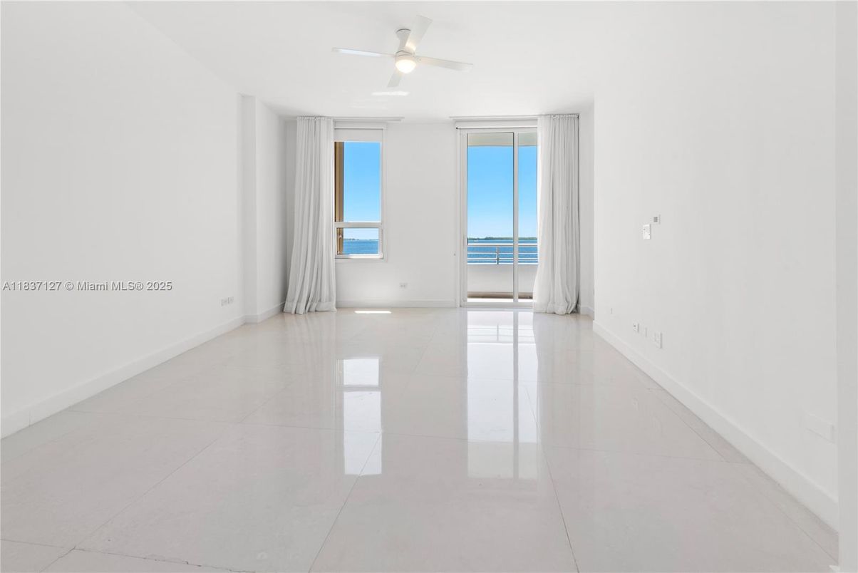 Empty room, Interior, Water