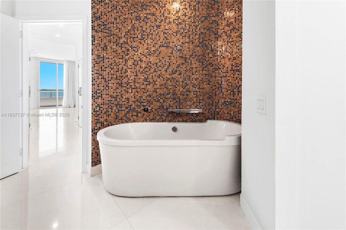 Bathroom, Free Standing Baths, Interior