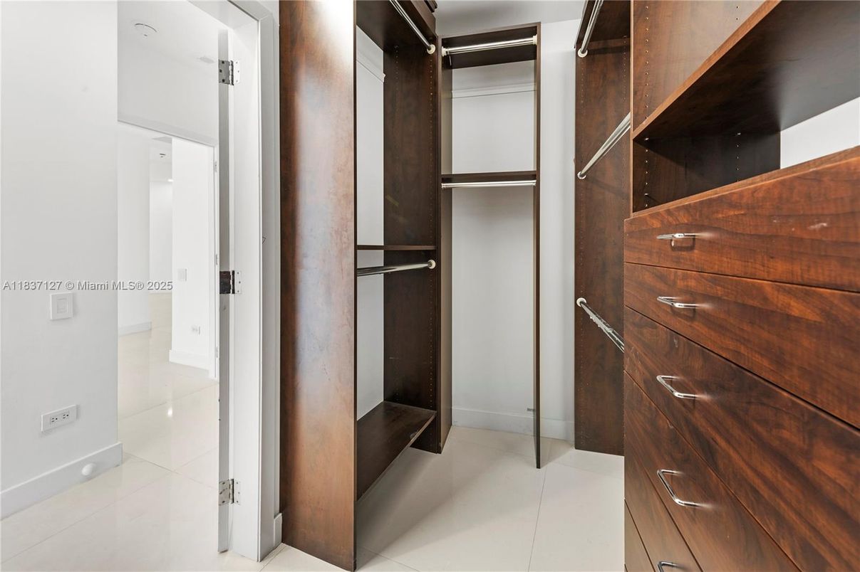 Interior, Walk-in Closets