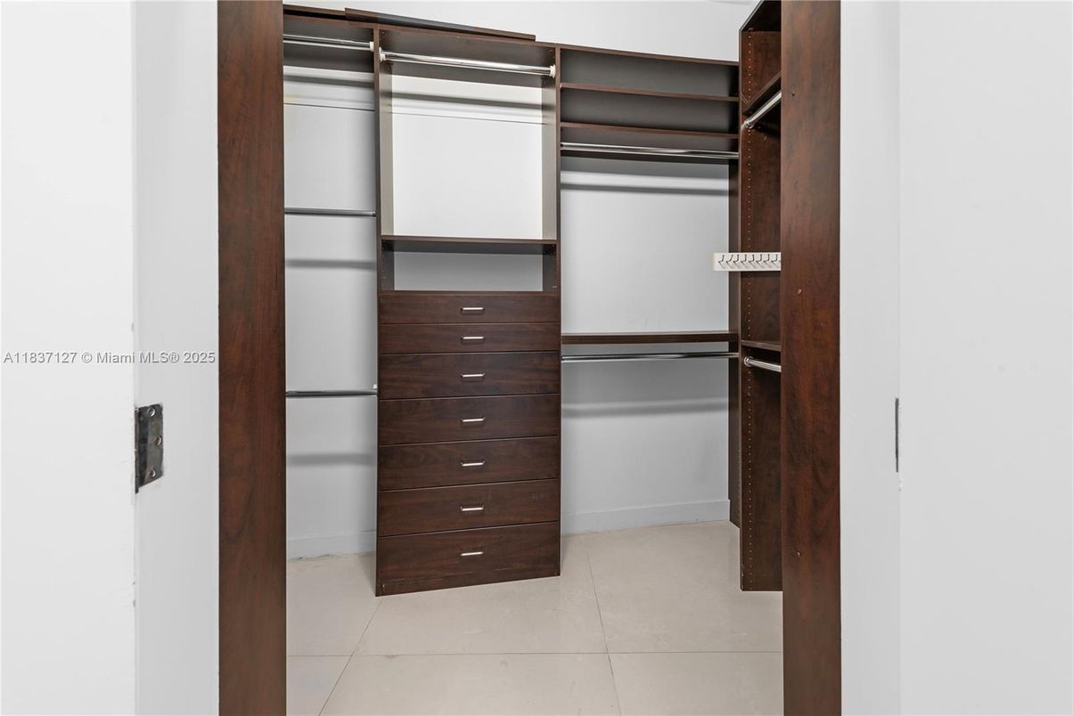 Interior, Walk-in Closets