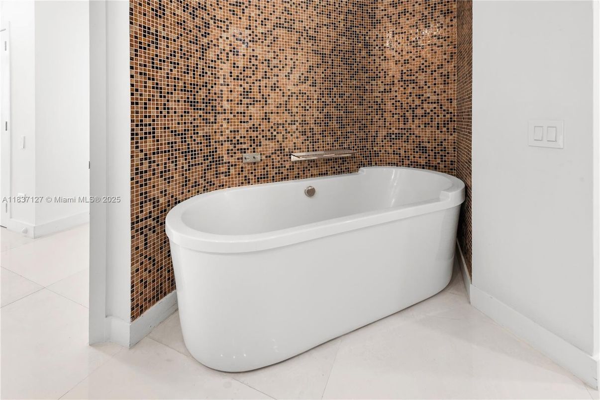 Bathroom, Free Standing Baths, Interior