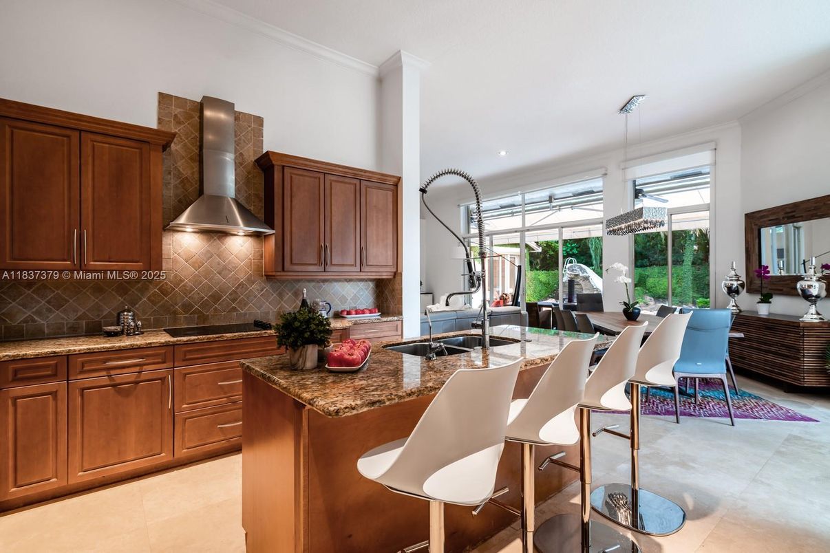 Dining room, Interior, Kitchen, Pendant Lights, Recessed Lighting, Stainless Steel Appliances