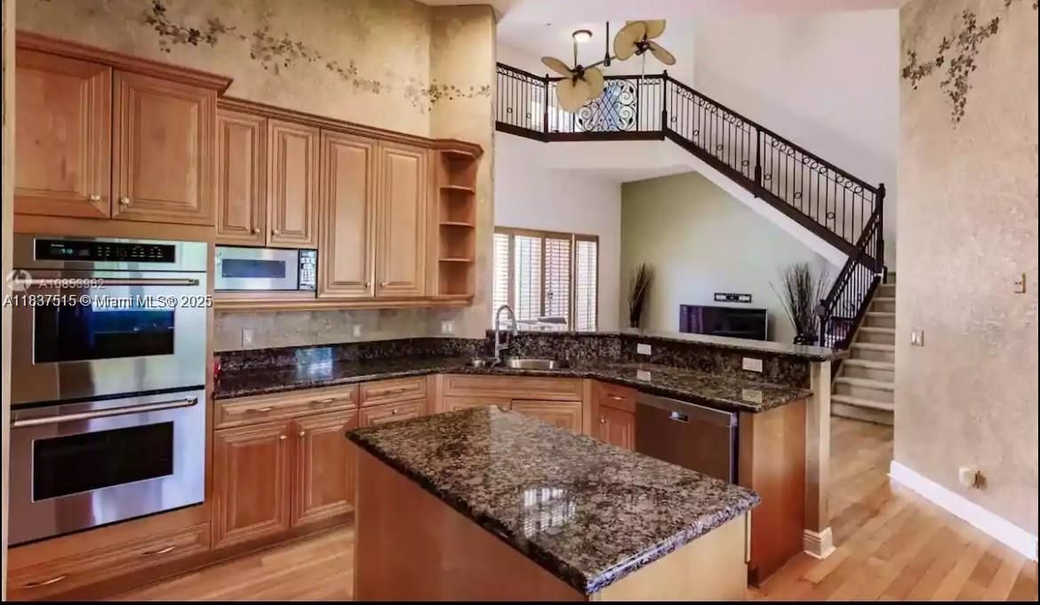Interior, Kitchen, Wood Texture Flooring
