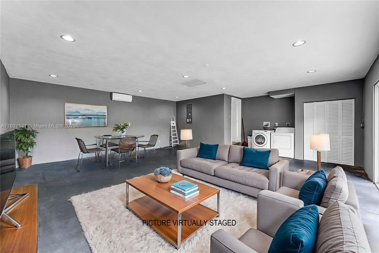 Dining room, Interior, Living room, Recessed Lighting