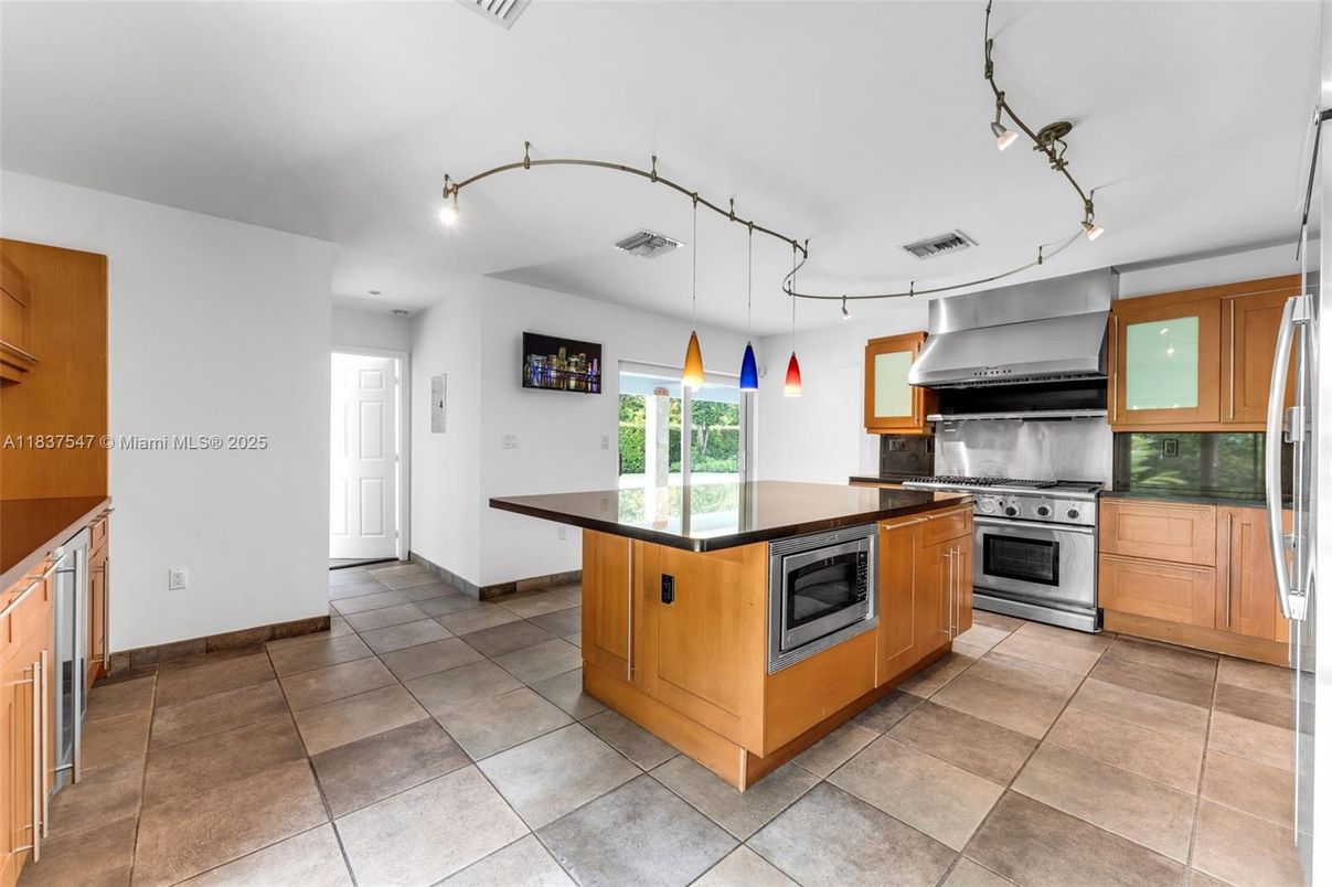 Interior, Kitchen, Pendant Lights, Stainless Steel Appliances