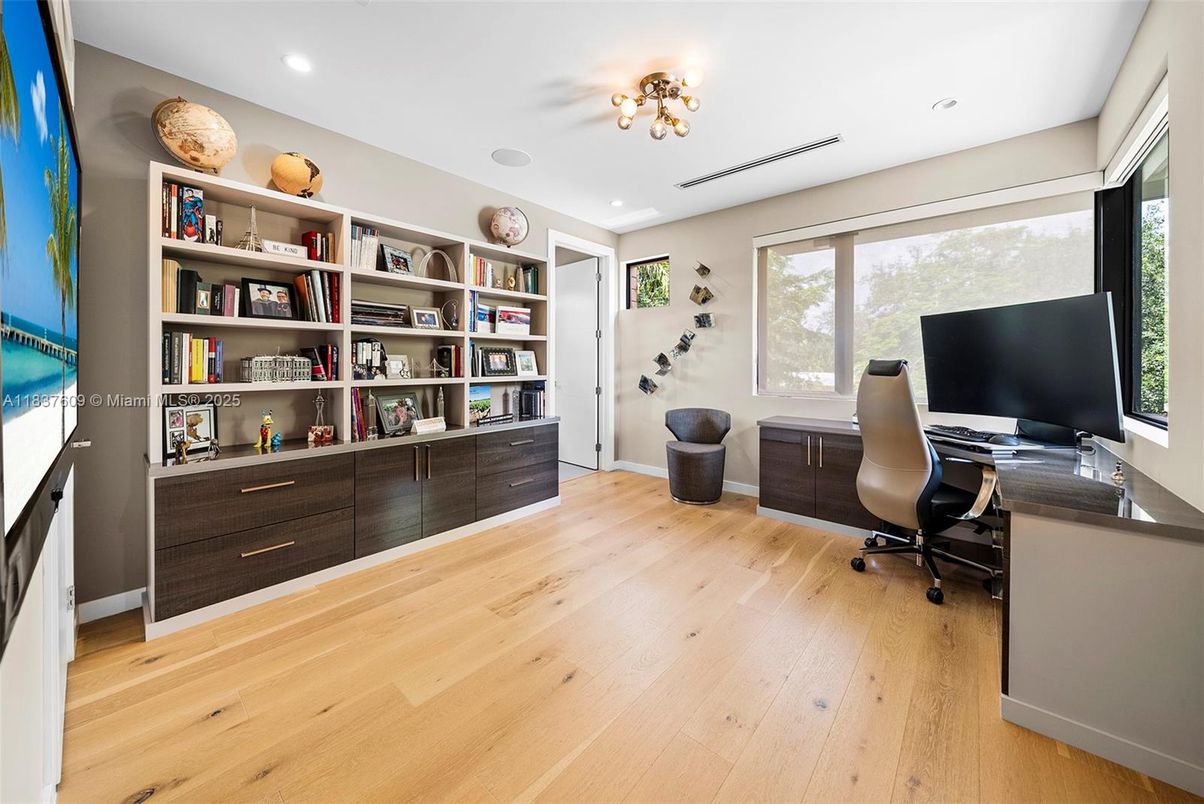 Home Office, Interior, Recessed Lighting, Wood Texture Flooring