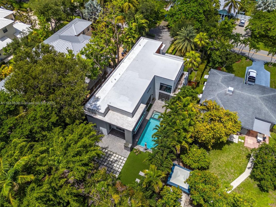 Exterior, Drone