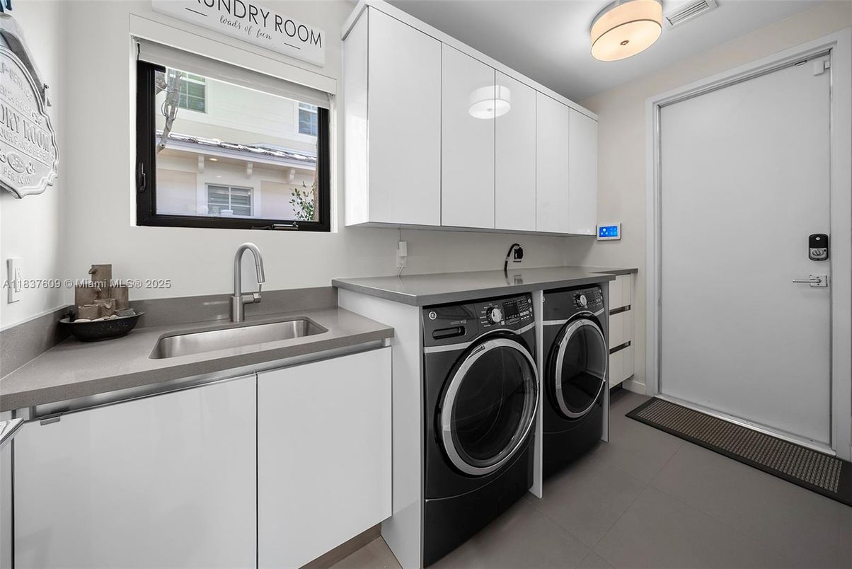Interior, Washer