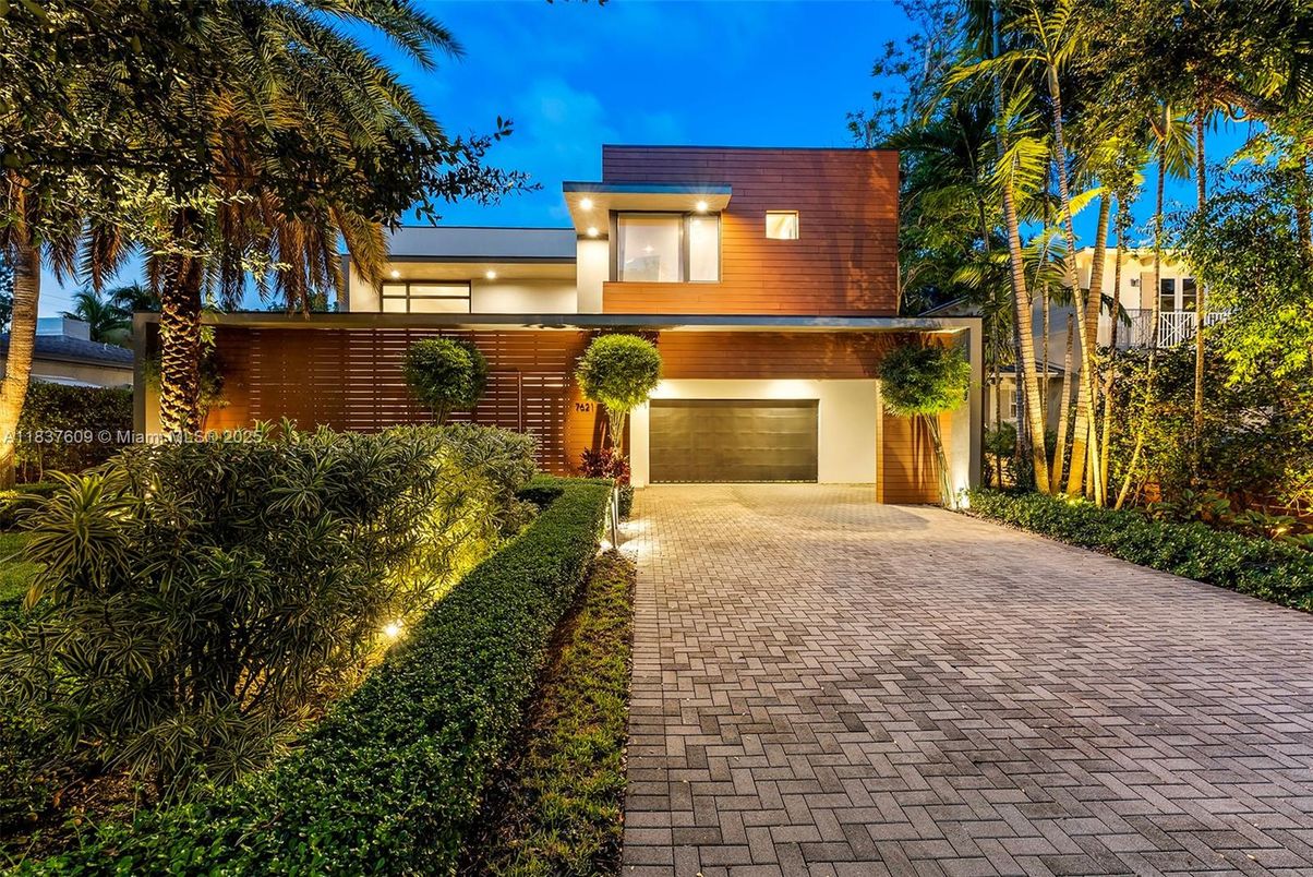 Attached, Exterior, Facade, Modern