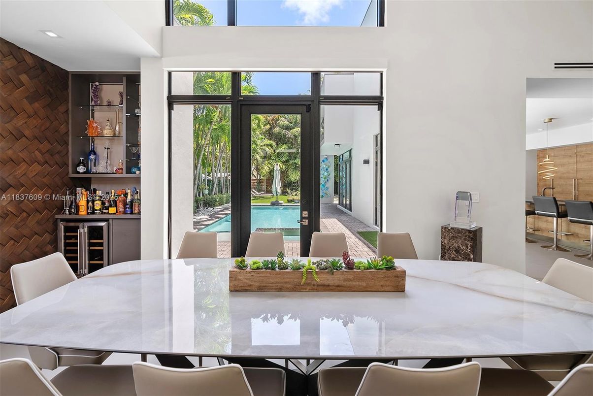 Dining room, Interior, Pendant Lights, Recessed Lighting