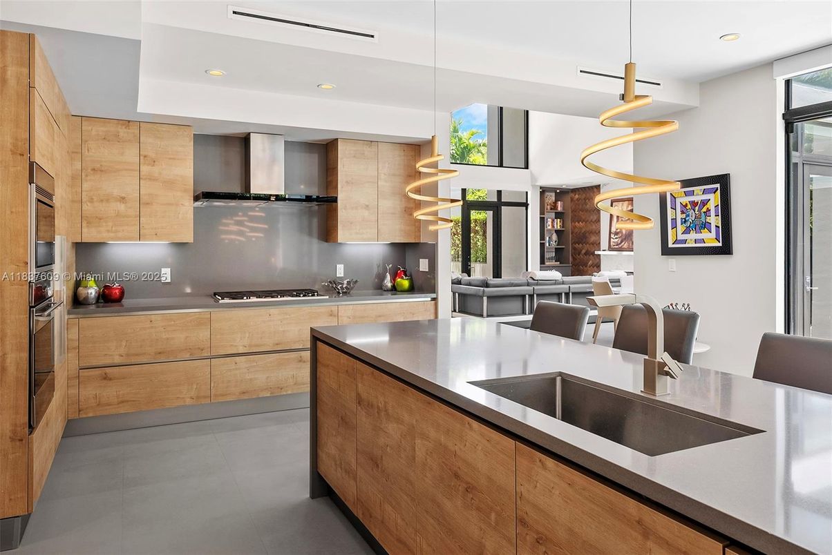 Dining room, Interior, Kitchen, Pendant Lights, Recessed Lighting, Stainless Steel Appliances