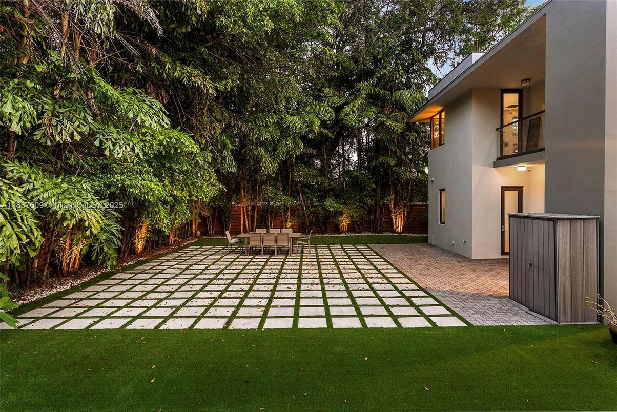 Backyard, Exterior