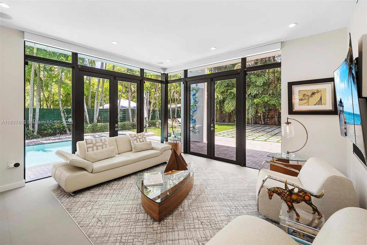 Interior, Living room, Recessed Lighting, Sun Room