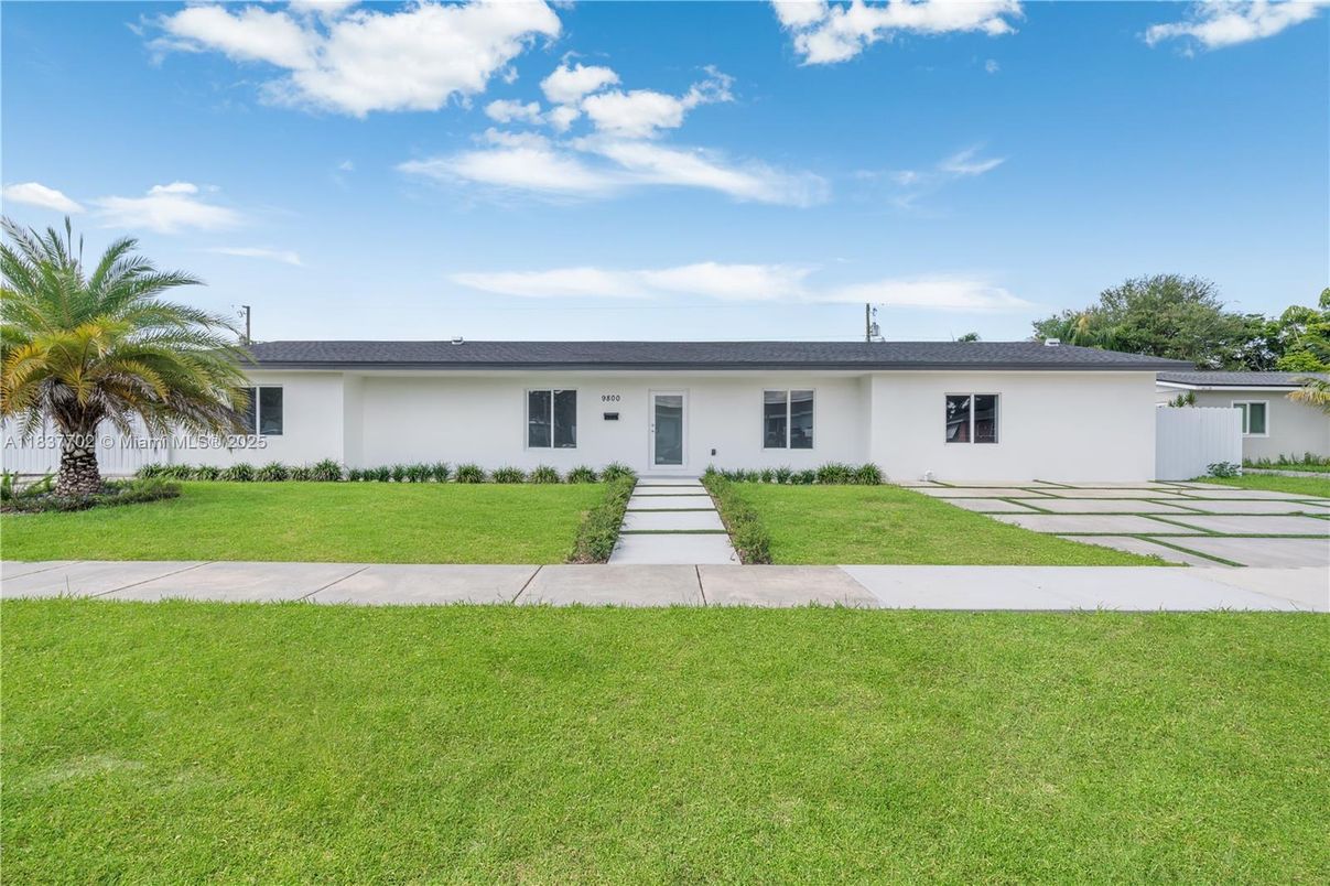 Backyard, Exterior, Facade, Ranch