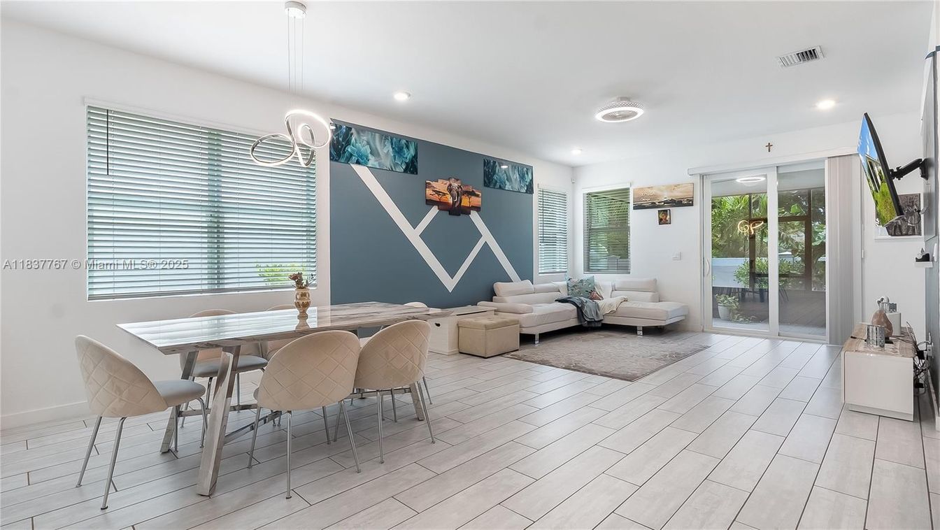Dining room, Interior, Living room, Pendant Lights, Recessed Lighting, Wood Texture Flooring