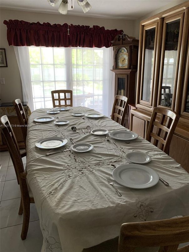 Dining room, Interior