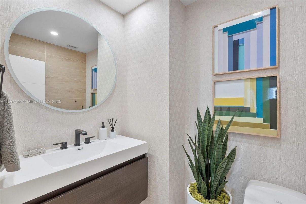 Bathroom, Interior, Recessed Lighting