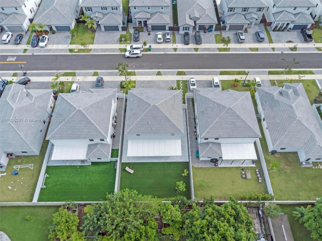 Exterior, Drone