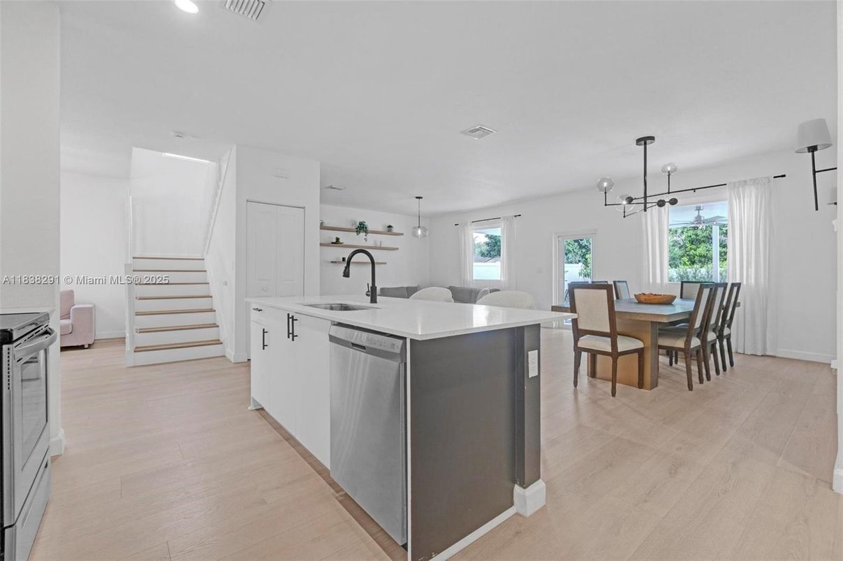 Dining room, Interior, Kitchen, Pendant Lights, Recessed Lighting, Wood Texture Flooring