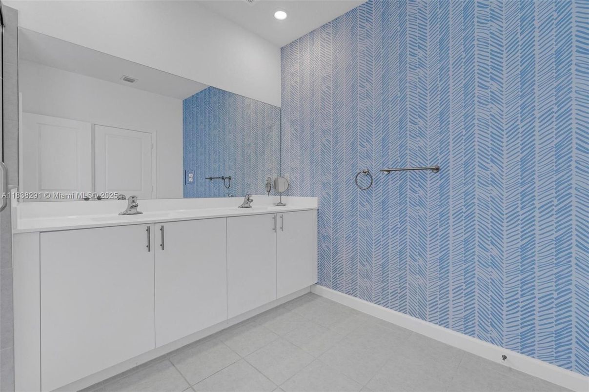 Bathroom, Dual Sink Vanities, Interior, Recessed Lighting