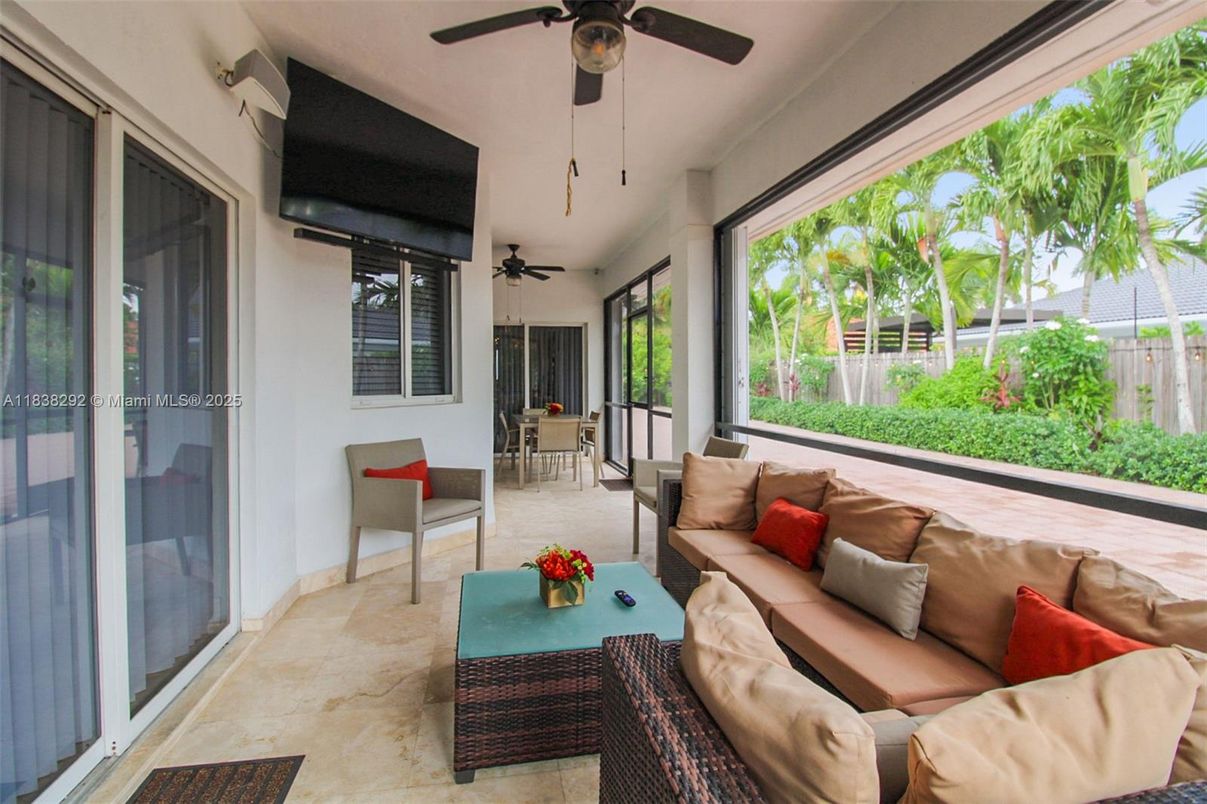 Dining room, Interior, Living room, Sun Room