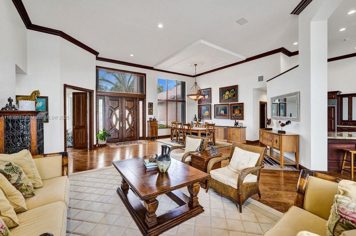 Dining room, Interior, Living room, Pendant Lights, Recessed Lighting, Wood Texture Flooring